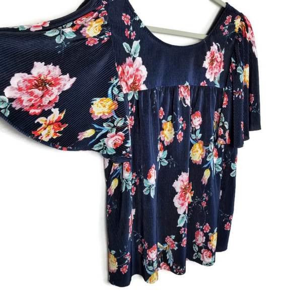 Lapis Tops - Lapis | pleated | floral | blouse